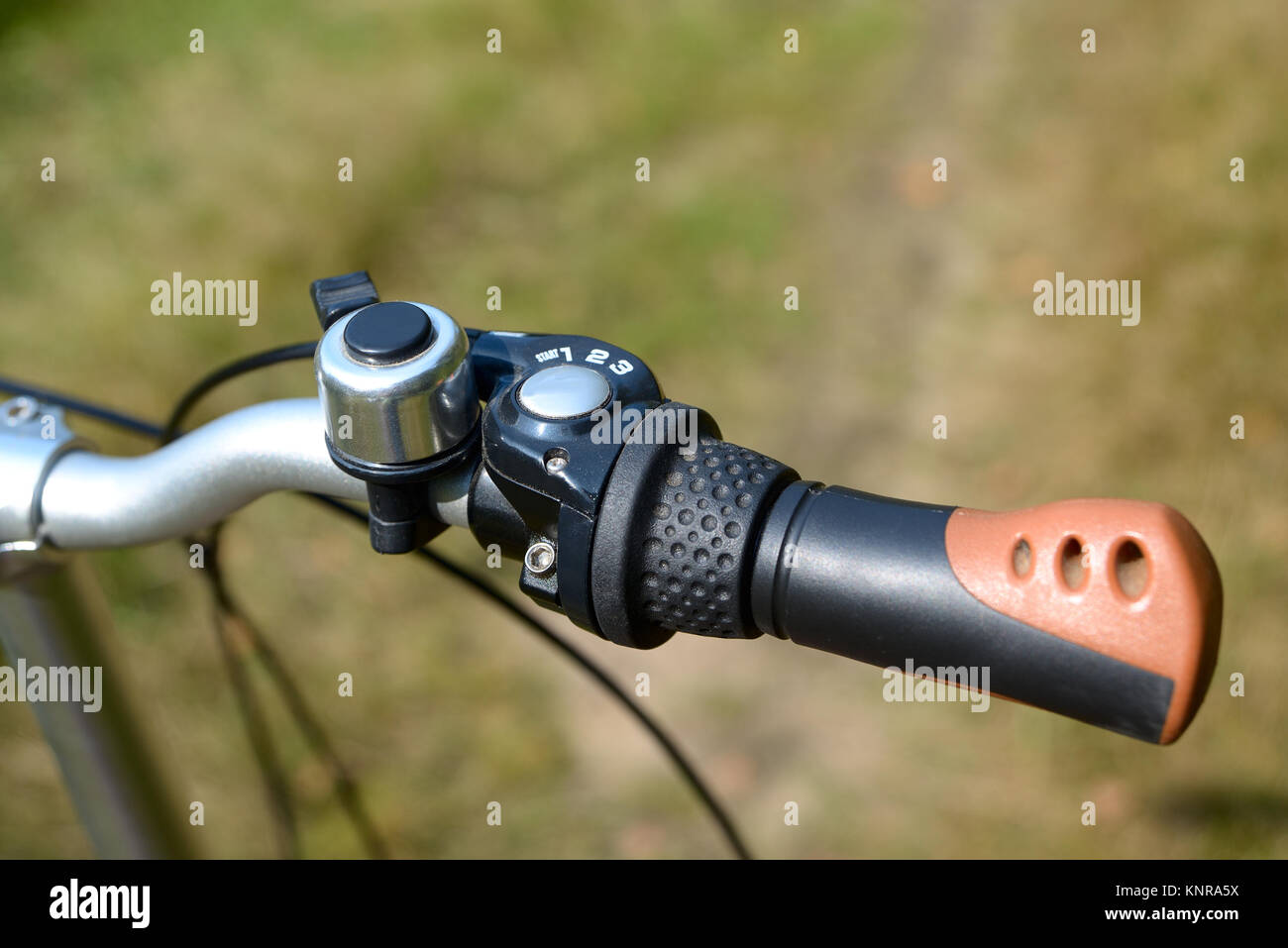 Das Fahrrad Lenker mit einem Schalthebel und einem Close-up call Stockfoto