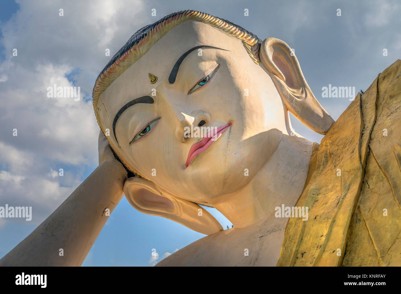 Mya Tha-Lyaung Liegenden Buddha, Bago, Myanmar, Asien Stockfoto