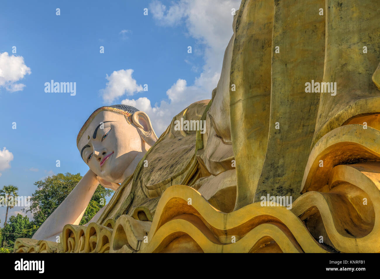 Mya Tha-Lyaung Liegenden Buddha, Bago, Myanmar, Asien Stockfoto