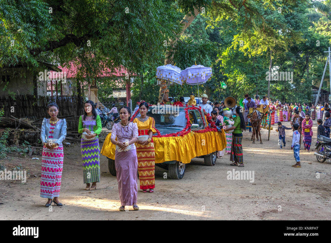 Zeremonie und Feier für neue Novizen in neuen Bagan, Myanmar, Asien Stockfoto