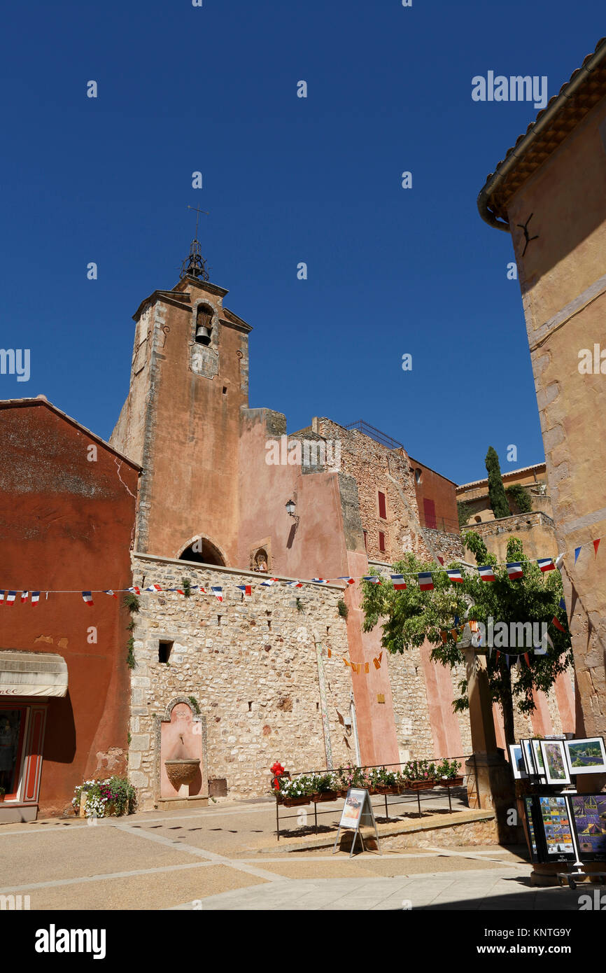 Blick auf die Altstadt, die schönsten Dörfer Frankreichs, rot Dorf Roussillon (Vaucluse), Provence-Alpes-Côte d'Azur, Frankreich Stockfoto