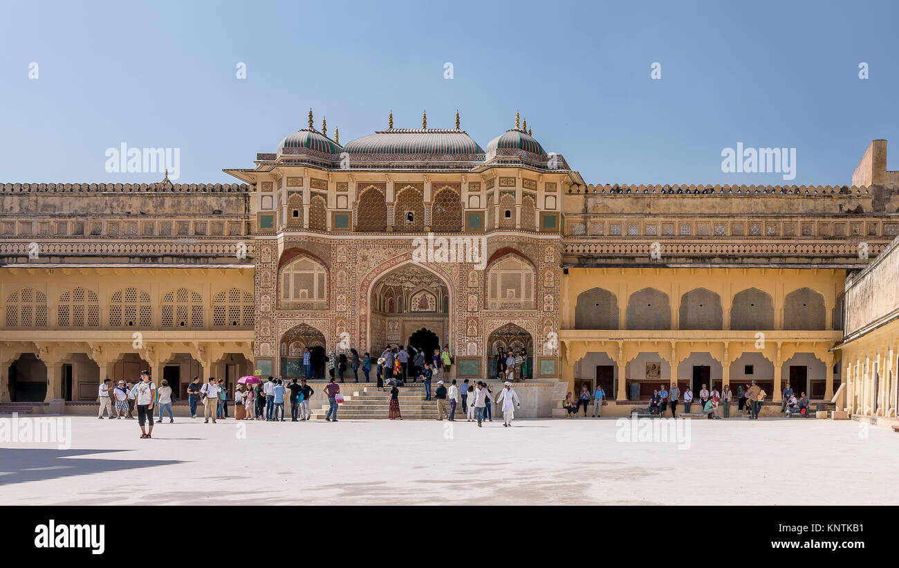 Ganesh Pol-Tor und Innenhof, Amber Fort, Amer, Jaipur, Rajasthan, Indien Stockfoto