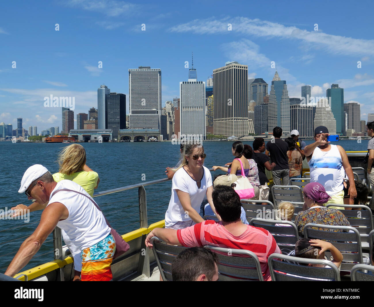 Blick von Personenfähre in Lower Manhattan, New York, USA Stockfoto