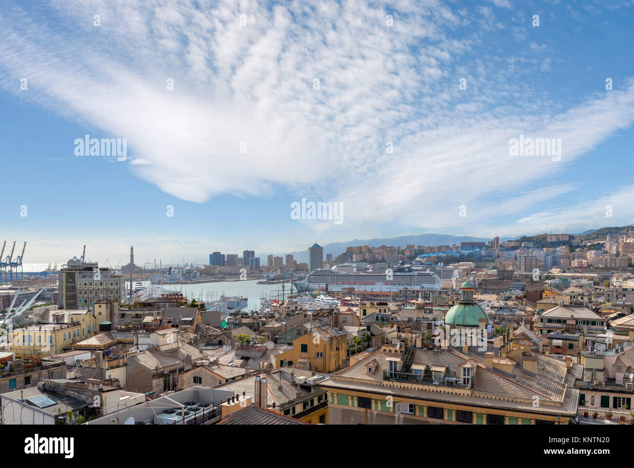 Blick über den Hafen von Genua, Italien Stockfoto