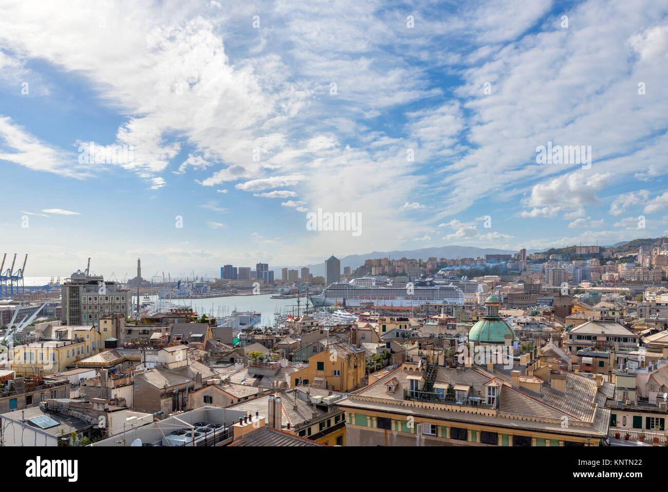 Blick über den Hafen von Genua, Ligurien, Italien Stockfoto
