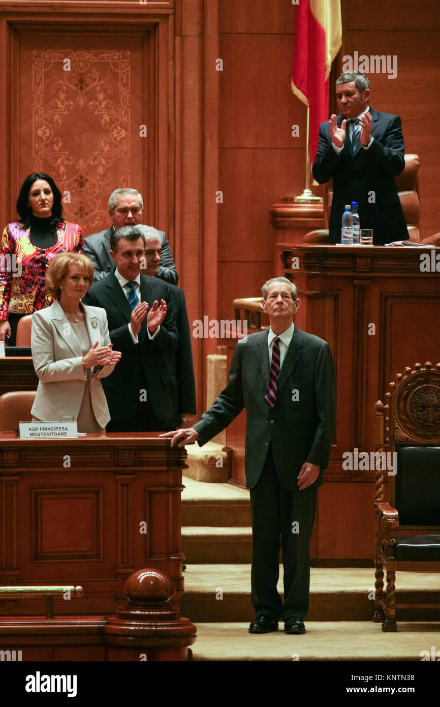 Bukarest, Rumänien - 25. OKTOBER 2011: König Michael von Rumänien während der ersten Rede vor dem rumänischen Parlament in Bukarest. Stockfoto