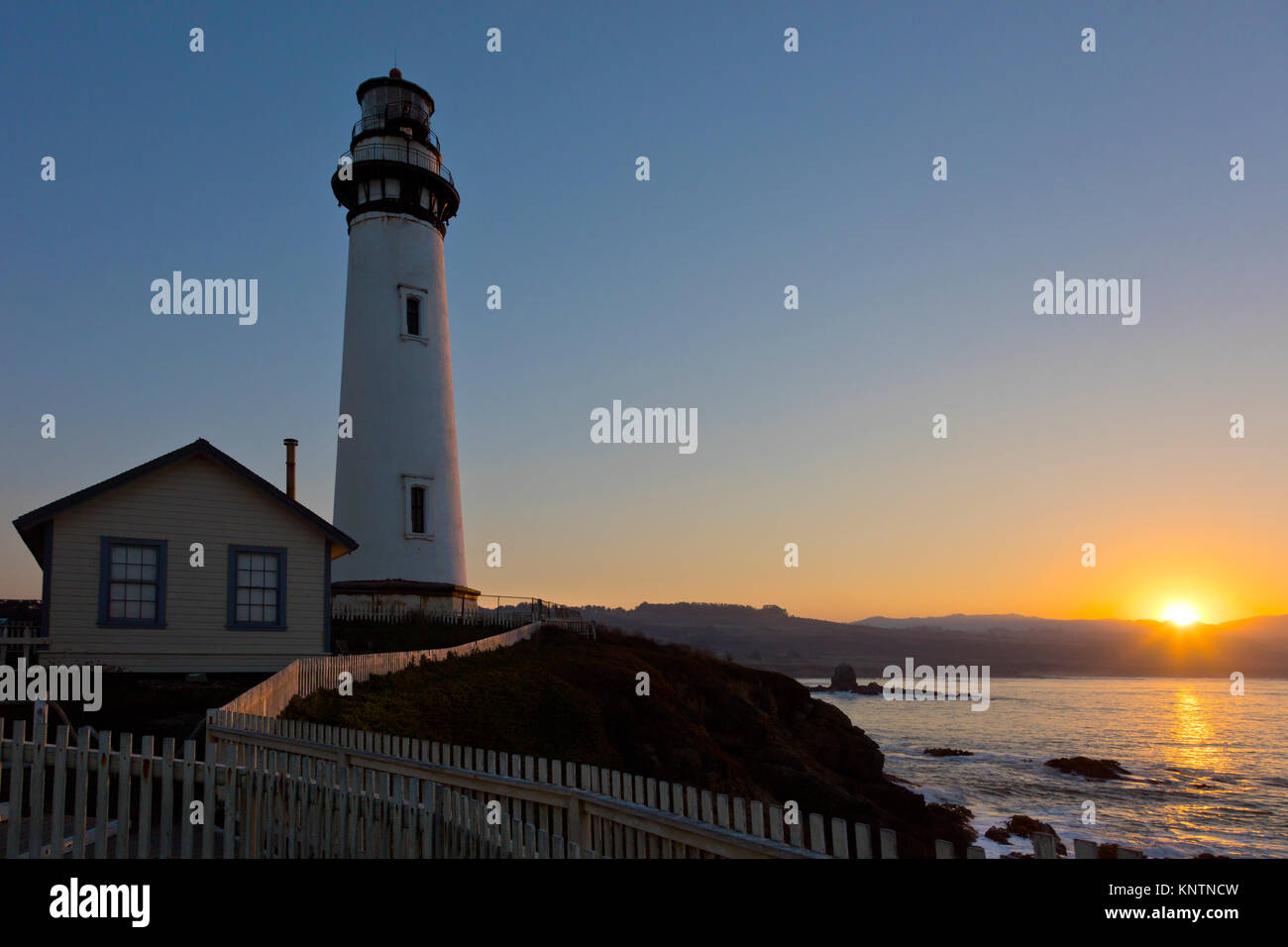 Sonnenaufgang am Pigeon Point LIGHT HOUSE nördlich von Santa Cruz - PESCADERO, Kalifornien Stockfoto