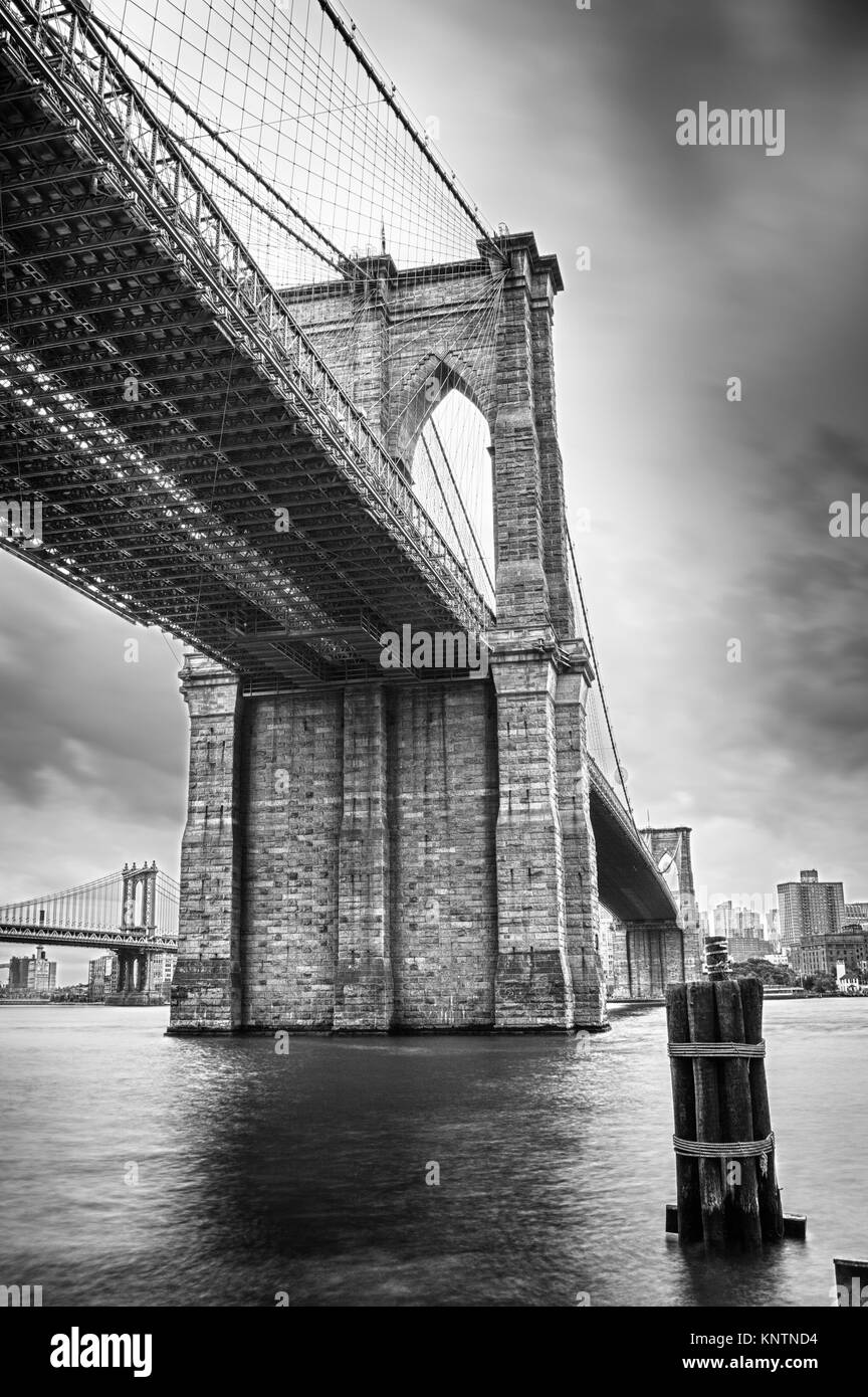 HDR Blick auf die Brooklyn Bridge - schwarz-weiß-Bild. Stockfoto