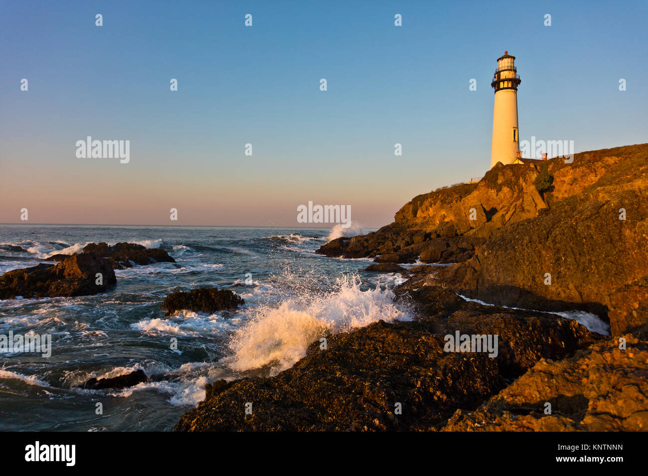 Sonnenaufgang am Pigeon Point LIGHT HOUSE nördlich von Santa Cruz - PESCADERO, Kalifornien Stockfoto