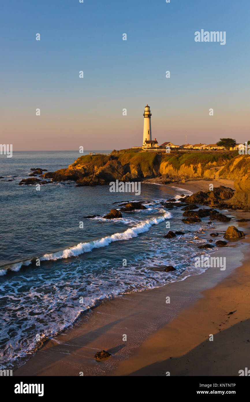 Sonnenaufgang am Pigeon Point LIGHT HOUSE nördlich von Santa Cruz - PESCADERO, Kalifornien Stockfoto