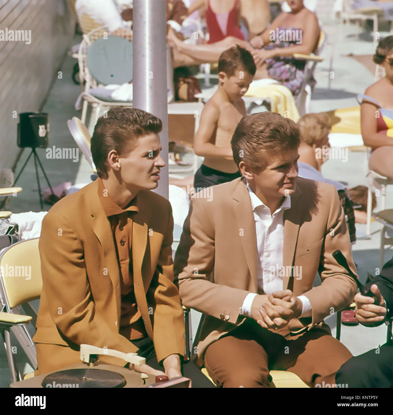 EVERLY BROTHERS uns Sänger 1964 mit Phil auf der linken und Don. Stockfoto
