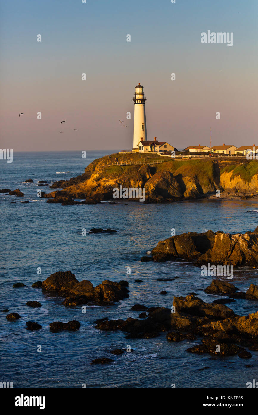 Sonnenaufgang am Pigeon Point LIGHT HOUSE nördlich von Santa Cruz - PESCADERO, Kalifornien Stockfoto