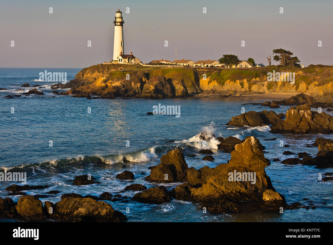 Sonnenaufgang am Pigeon Point LIGHT HOUSE nördlich von Santa Cruz - PESCADERO, Kalifornien Stockfoto