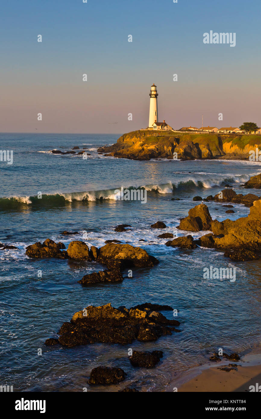 Sonnenaufgang am Pigeon Point LIGHT HOUSE nördlich von Santa Cruz - PESCADERO, Kalifornien Stockfoto