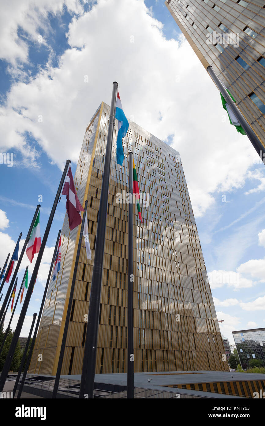 Europäische Flaggen am Europäischen Gerichtshof, EU-Gebäude, Kirchberg Plateau, Europäisches Zentrum, der Stadt Luxemburg, Luxemburg, Benelux Stockfoto