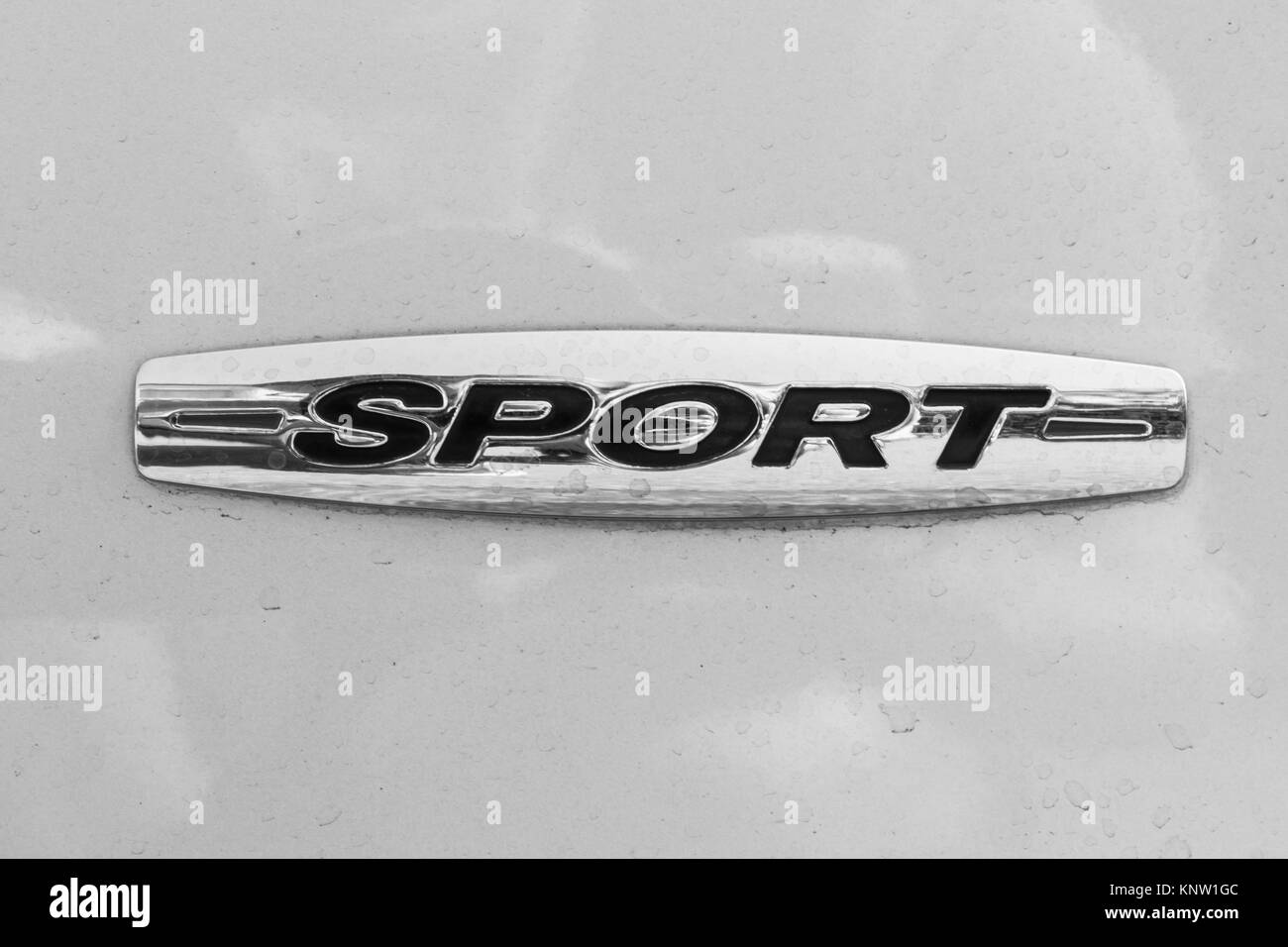 Schwarz Weiß Sportabzeichen Pkw Metall verchromt Stockfoto