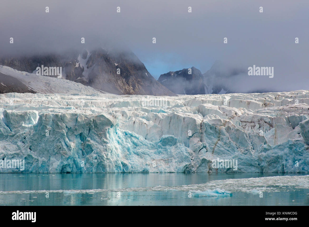 Wagonwaybreen, Gletscher in Albert ich lande auf Spitzbergen/Svalbard in Magdalenefjorden, Norwegen Kalben Stockfoto