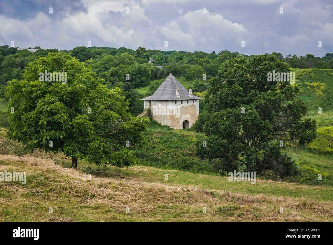 Eines der Tore der Festung in Khotyn, Stadt in der Oblast Czernowitz der westlichen Ukraine Stockfoto