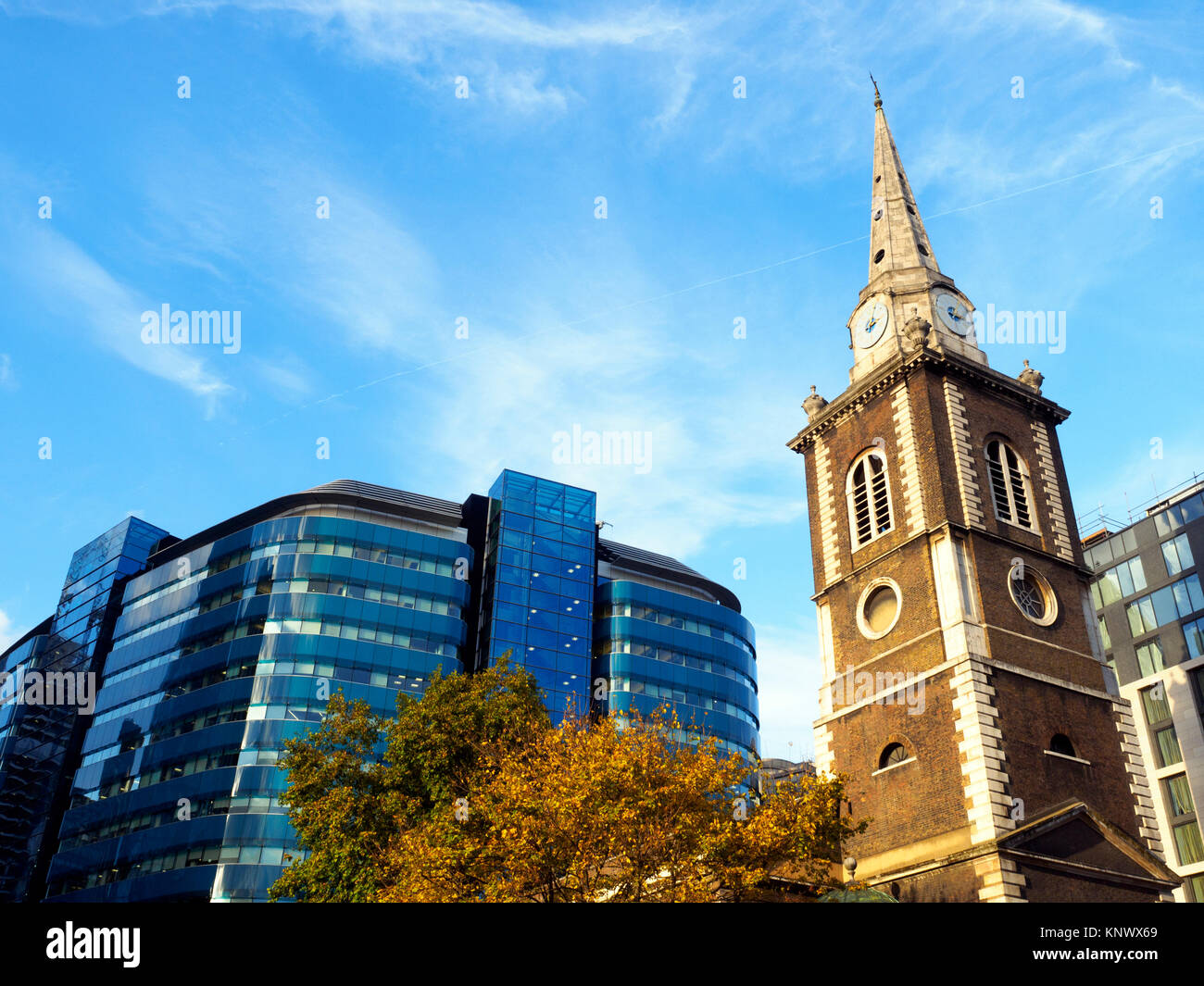 Die St. Botolph Gebäude und St. Botolph's Aldgate parich Kirche - London, England Stockfoto