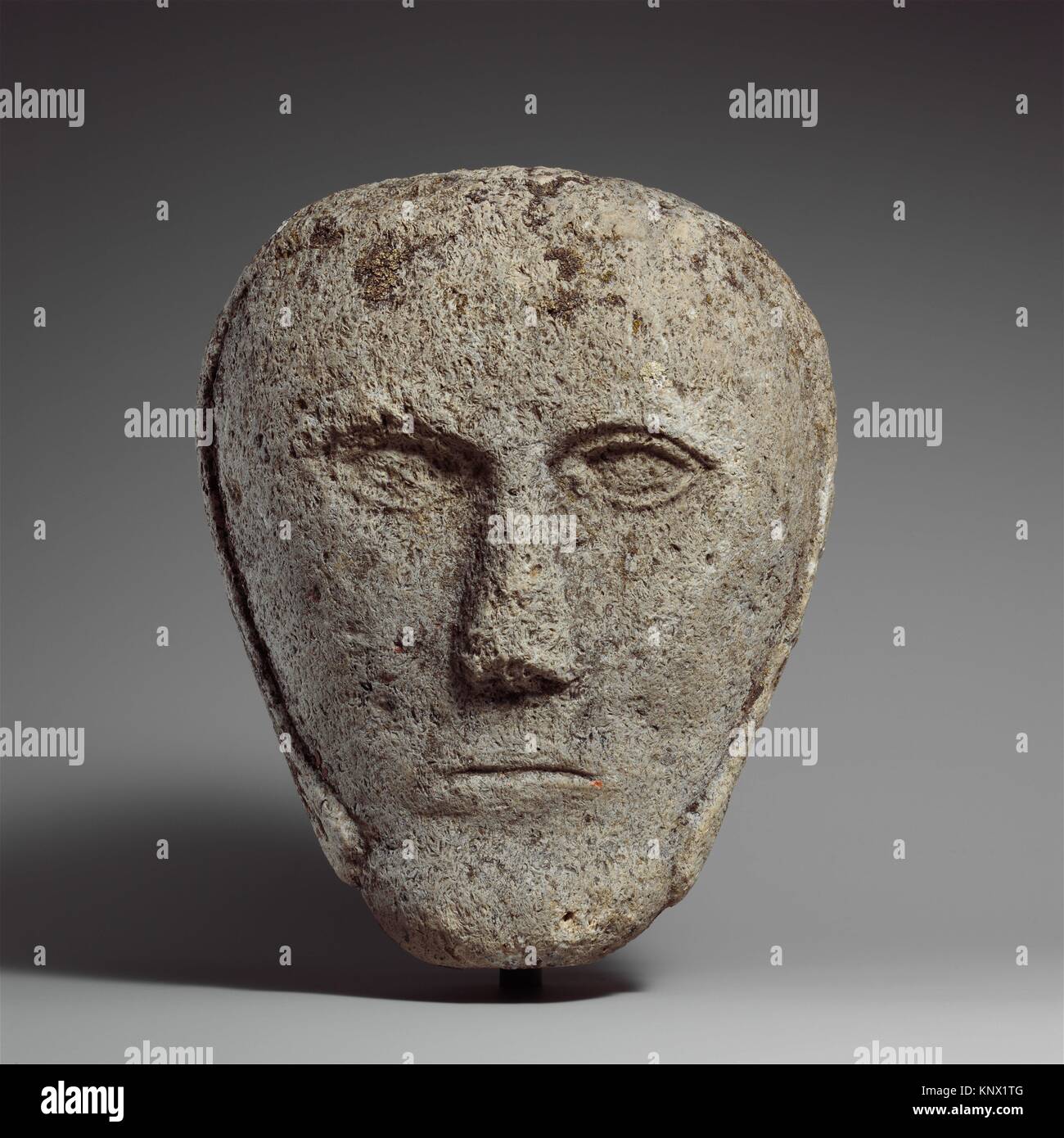 Kopf von einem Mann, der eine Kappe oder Helm. Datum: evtl. 2nd-3rd Century; Geographie: In vermutlich Britischen Inseln; Kultur: Celtic; Medium: Stockfoto