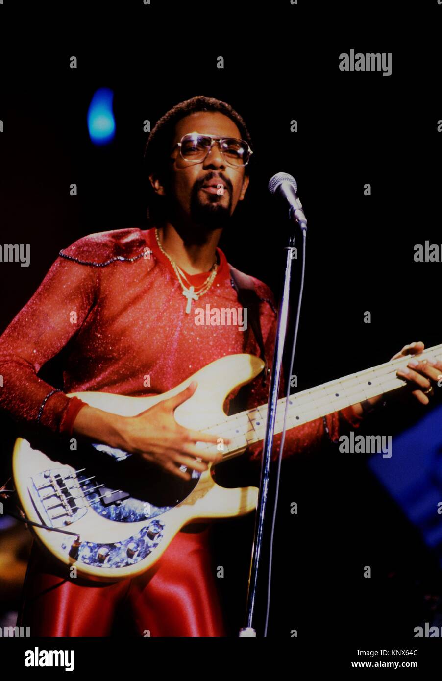 Louis Johnson Der Brothers Johnson, die in den frühen 1980er Jahren. © RTMcafee/MediaPunch Stockfoto