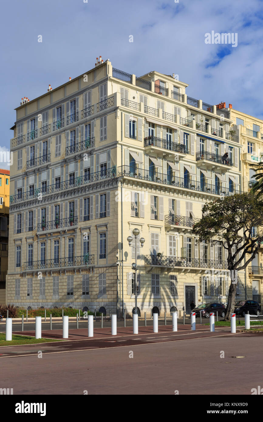 Residential Apartment Gebäude mit Trompe-l'oeil-Fassade, Quai des Etats-Unis, Nizza, Côte d'Azur, Frankreich Stockfoto
