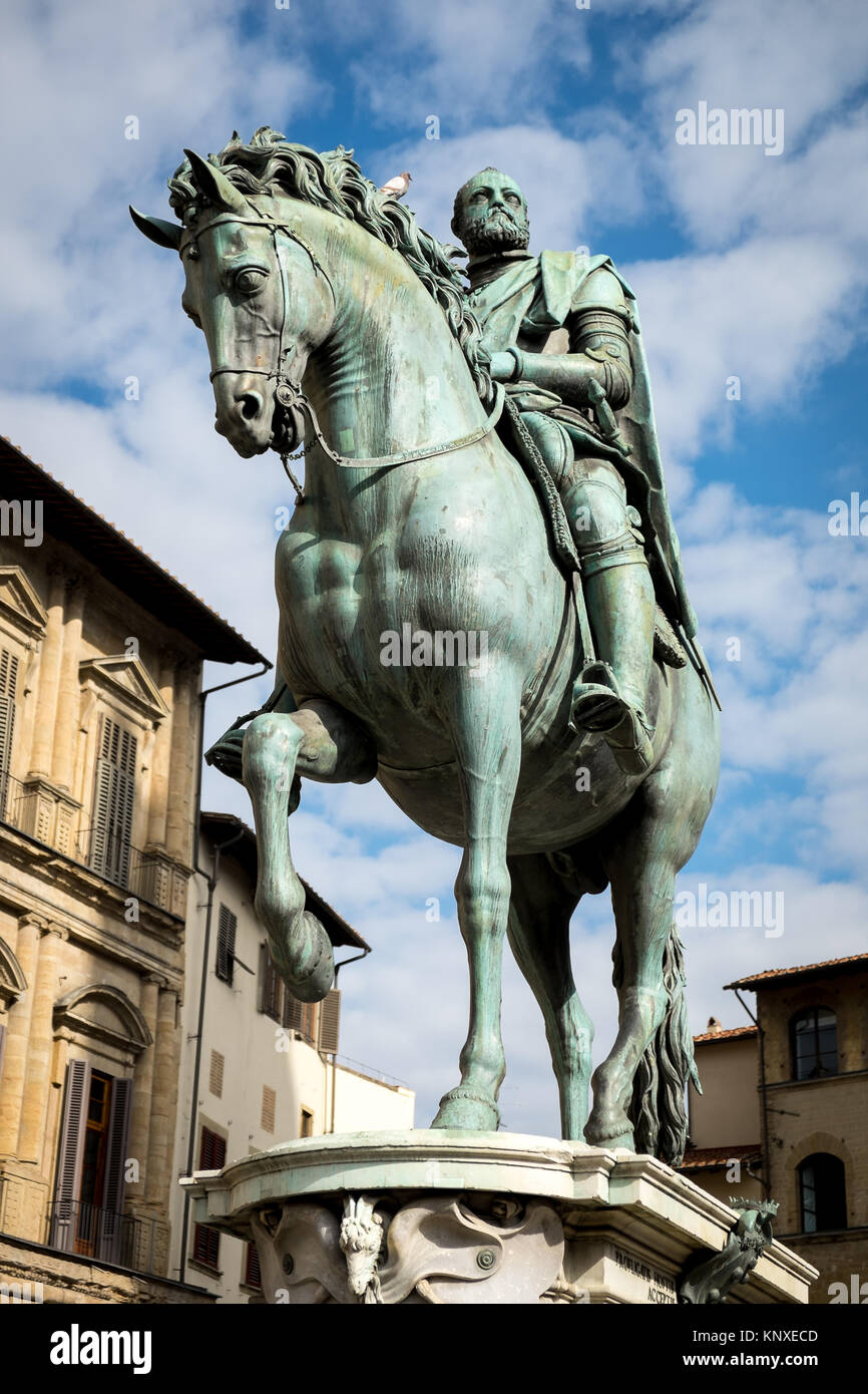 Cosimo I de' Medici Reiterdenkmal auf der Piazza della Signoria, Florenz an einem sonnigen Tag Stockfoto