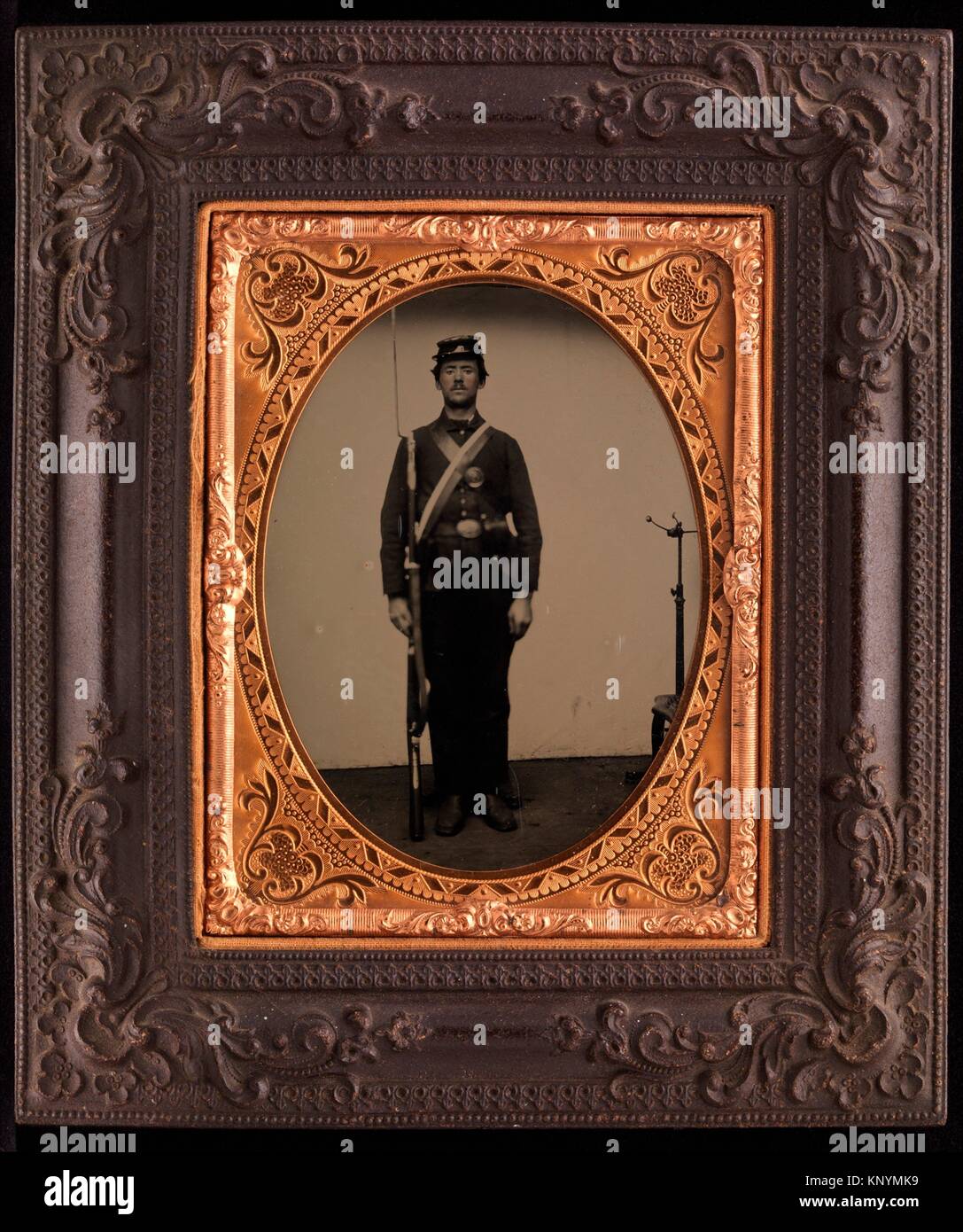 [Union Soldat mit Gewehr, mit der Fotografen posiert stehen]. Artist