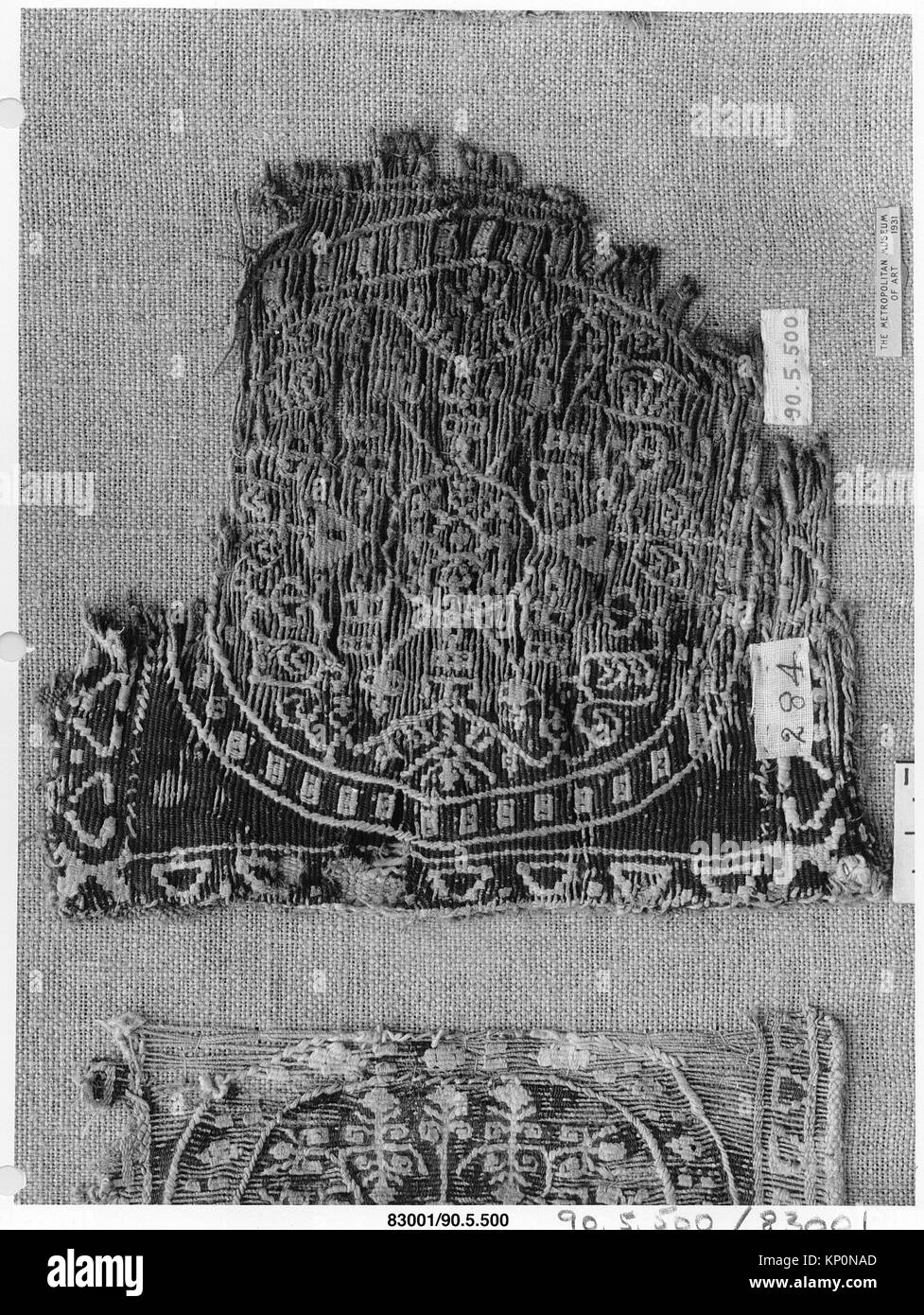 MET 83001 Fragment, ein erhaltenes historisches Kunstwerk, das antike künstlerische und illustrative Techniken zum Studium und als Referenz veranschaulicht. Stockfoto