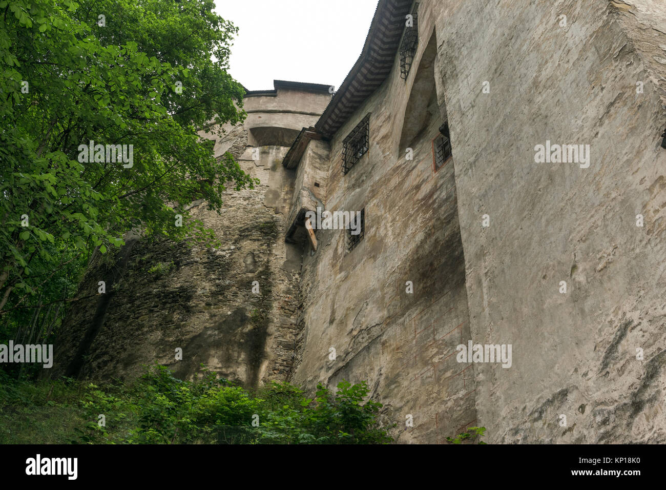 Außenmauer der Burg Orava Stockfoto