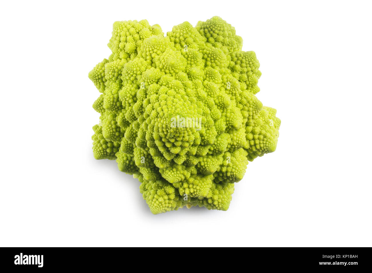 Ansicht eines einzelnen Brokkoli Romanesco isoliert auf Weiss - Johannes Gollop Stockfoto