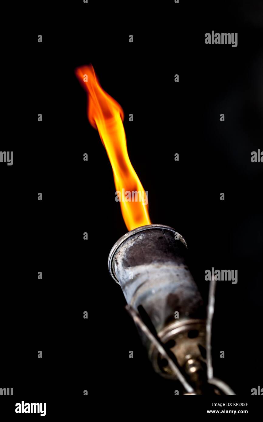 Schweißbrenner auf Feuer Stockfoto