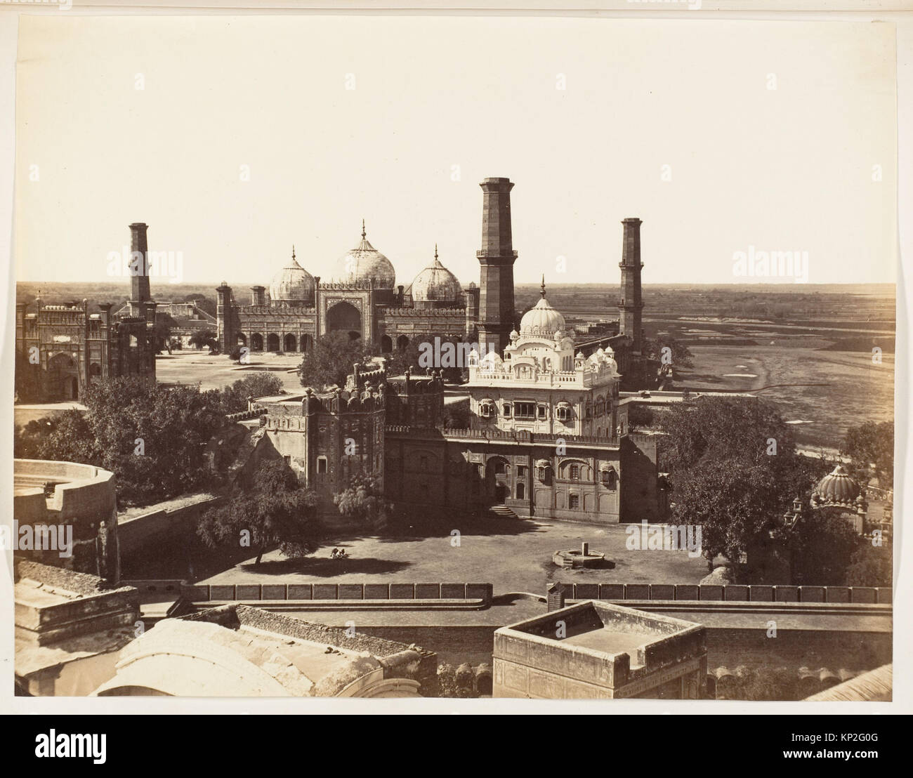 - Runjeet Singh Grab und die Große Moschee in Lahore - MET DP 146171 287672 Stockfoto