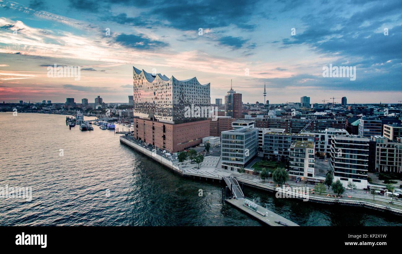 Panoramablick auf Hamburg (Elbphilharmony) Stockfoto