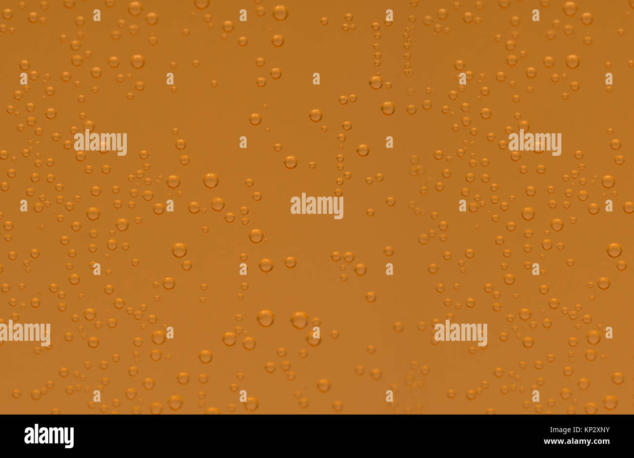 Makroaufnahme der Orange Brausetabletten blasen von Kalzium und Vitamin C Brausetabletten in transparentem Glas Stockfoto