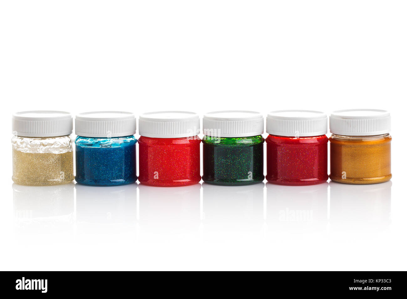 Großen Satz von gouache Farbe Dosen in einer Reihe. Bunte Farben auf weißem isoliert. Stockfoto