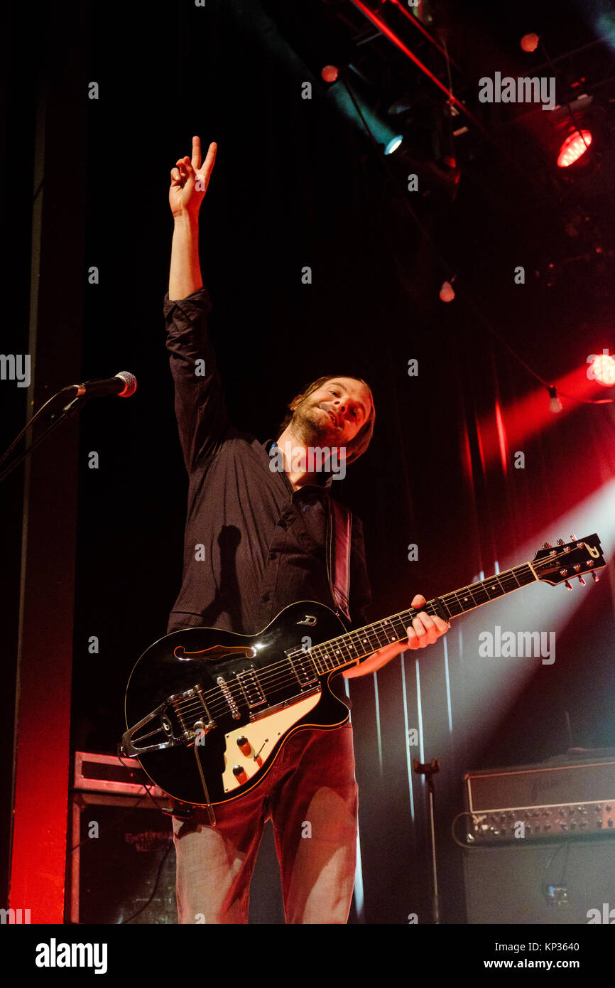 Die deutsche Indie-Rock-Band Sportfreund Stiller führt ein Live Konzert im Bierhübeli in Bern. Hier Sänger und Musiker Peter Brugger ist live auf der Bühne gesehen. Schweiz, 13.01.2017. Stockfoto