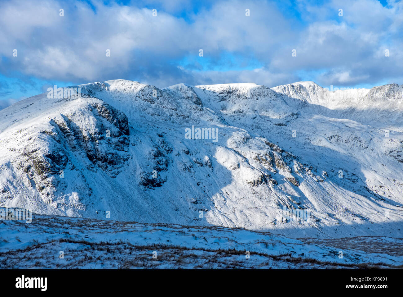 Helvellyn, Dollywagon mittelste Hecht, Hecht, Berge in der Lake District National Park, mit einer Decke von Schnee im Winter Stockfoto