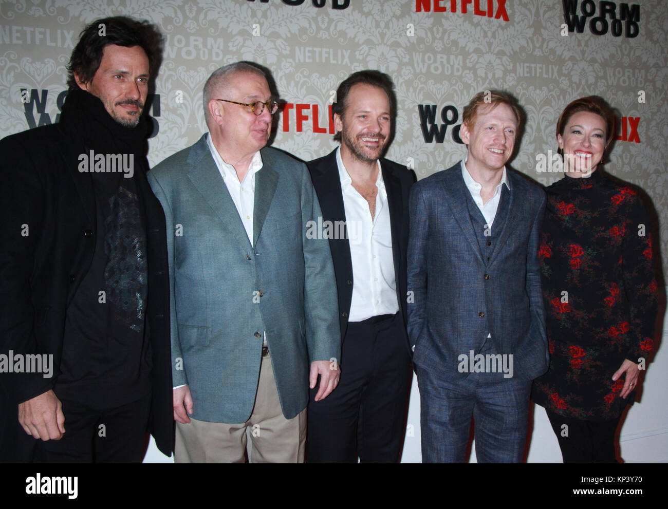 New York, NY, USA. 12 Dez, 2017. Christian Camargo, Errol Morris, Peter Sarsgaard, Scott Shepherd und Molly Parker im Netflix Premiere von Wermut am Campbell in New York City am 12. Dezember 2017. Credit: Rw/Medien Punch/Alamy leben Nachrichten Stockfoto