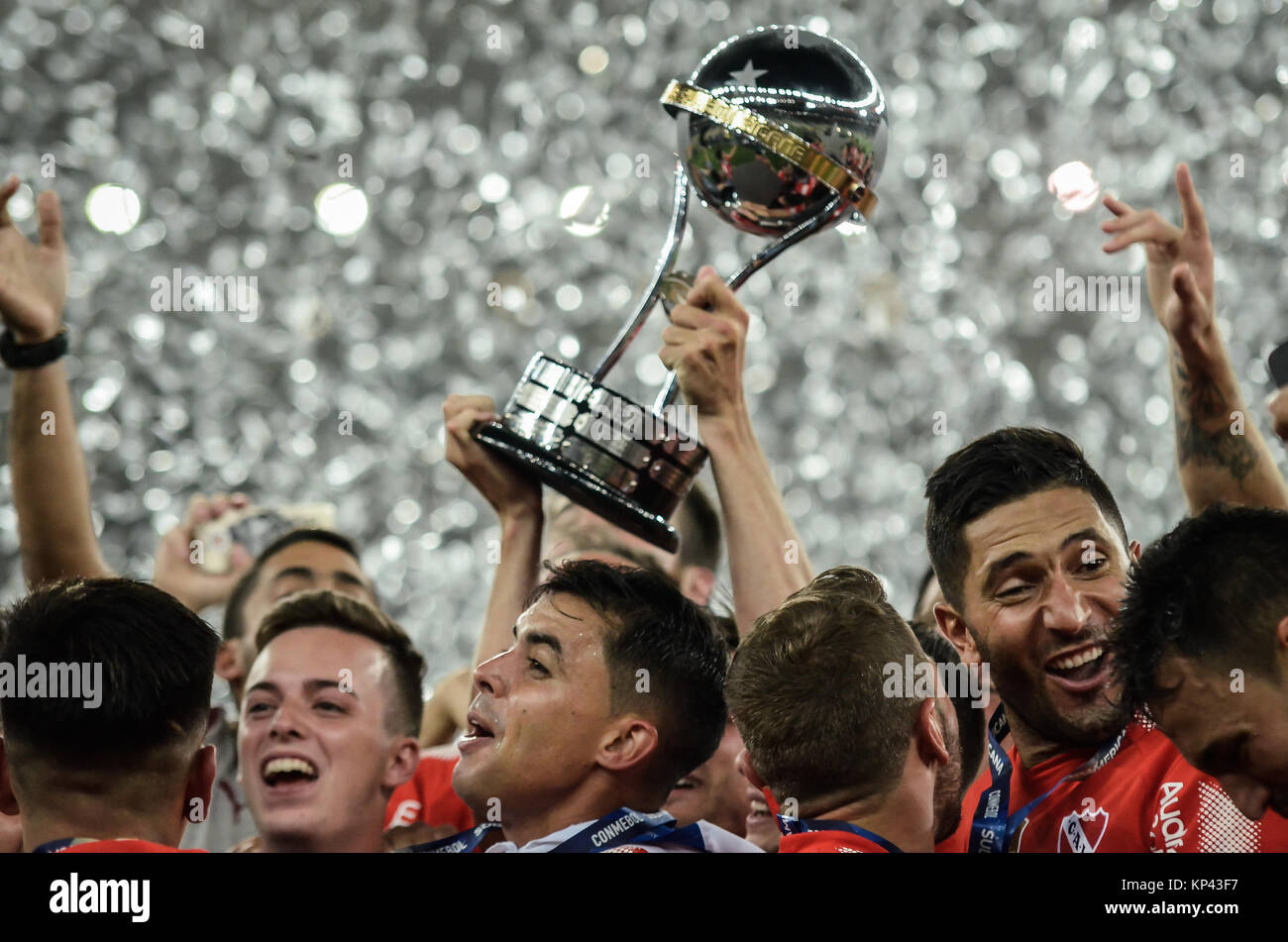 Argentinische Spieler feiern ihren Titel in der 2017 South American Cup Entscheidung im Maracana-stadion gewinnen, nördlich der Stadt Rio de Janeiro, am Mittwoch Abend (13). (Foto: JAYSON BRAGA/BRASILIEN FOTO DRÜCKEN) Stockfoto