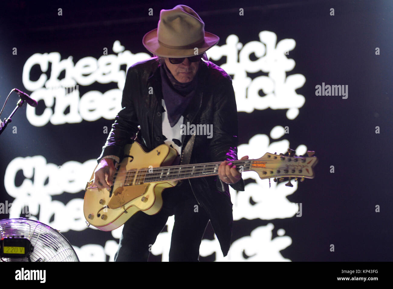 Sao Paulo, Brasilien. 13 Dez, 2017. Amerikanische band Cheap Trick während der Show im Solid Rock Festival statt bei der Allianz Park in Sao Paulo in der Nacht von Mittwoch, 13. (Foto: LEVI BIANCO/BRASILIEN FOTO PRESSE) Credit: Brasilien Foto Presse/Alamy leben Nachrichten Stockfoto