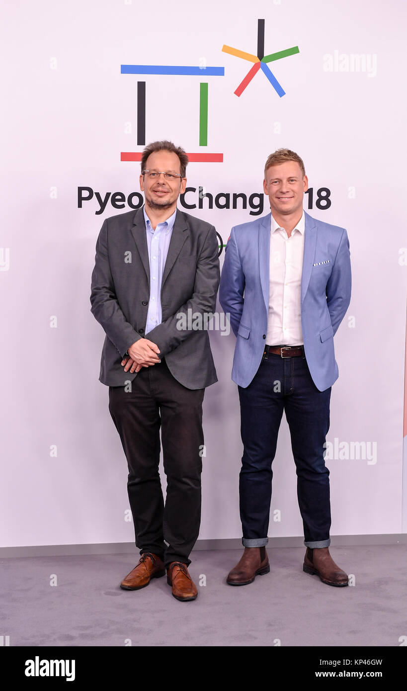 Berlin, Deutschland. 12 Dez, 2017. Doping Experte Hajo Seppelt (L) und Marco Schaden während einer Pressekonferenz der öffentlich-rechtlichen Fernsehsender ARD und ZDF in Bezug auf die Berichterstattung über die 23. olympischen Winterspiele in Pyeongchang (9.-25.2.2018) in Berlin, Deutschland, 12. Dezember 2017. Foto: Jens Kalaene/dpa-Zentralbild/ZB/dpa/Alamy leben Nachrichten Stockfoto