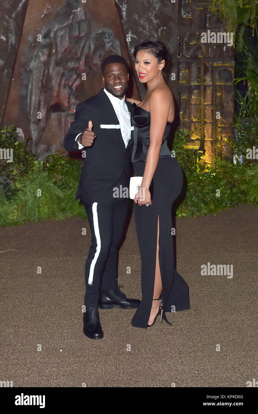 Kevin Hart Und Seine Frau Eniko Parrish Nehmen An Der Jumanji Willkommen Im Dschungel Premiere In Tcl Chinese Theatre Am 11 Dezember In Hollywood Kalifornien 2017 Stockfotografie Alamy