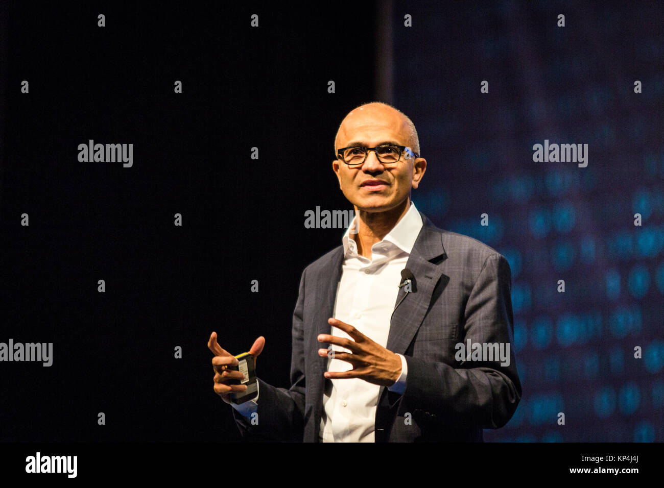 Satya Nadella, Chief Executive Officer der Microsoft Corp., spricht bei der Eröffnung der Vortrag auf der Microsoft Developer Day in Singapur, 27. Mai 2016. Stockfoto