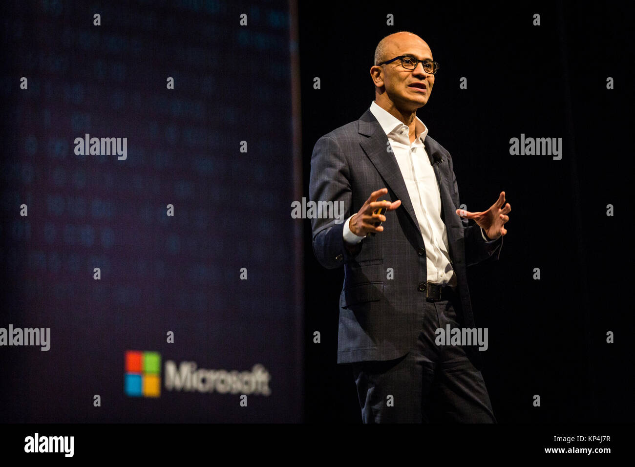 Satya Nadella, Chief Executive Officer der Microsoft Corp., spricht bei der Eröffnung der Vortrag auf der Microsoft Developer Day in Singapur, 27. Mai 2016. Stockfoto