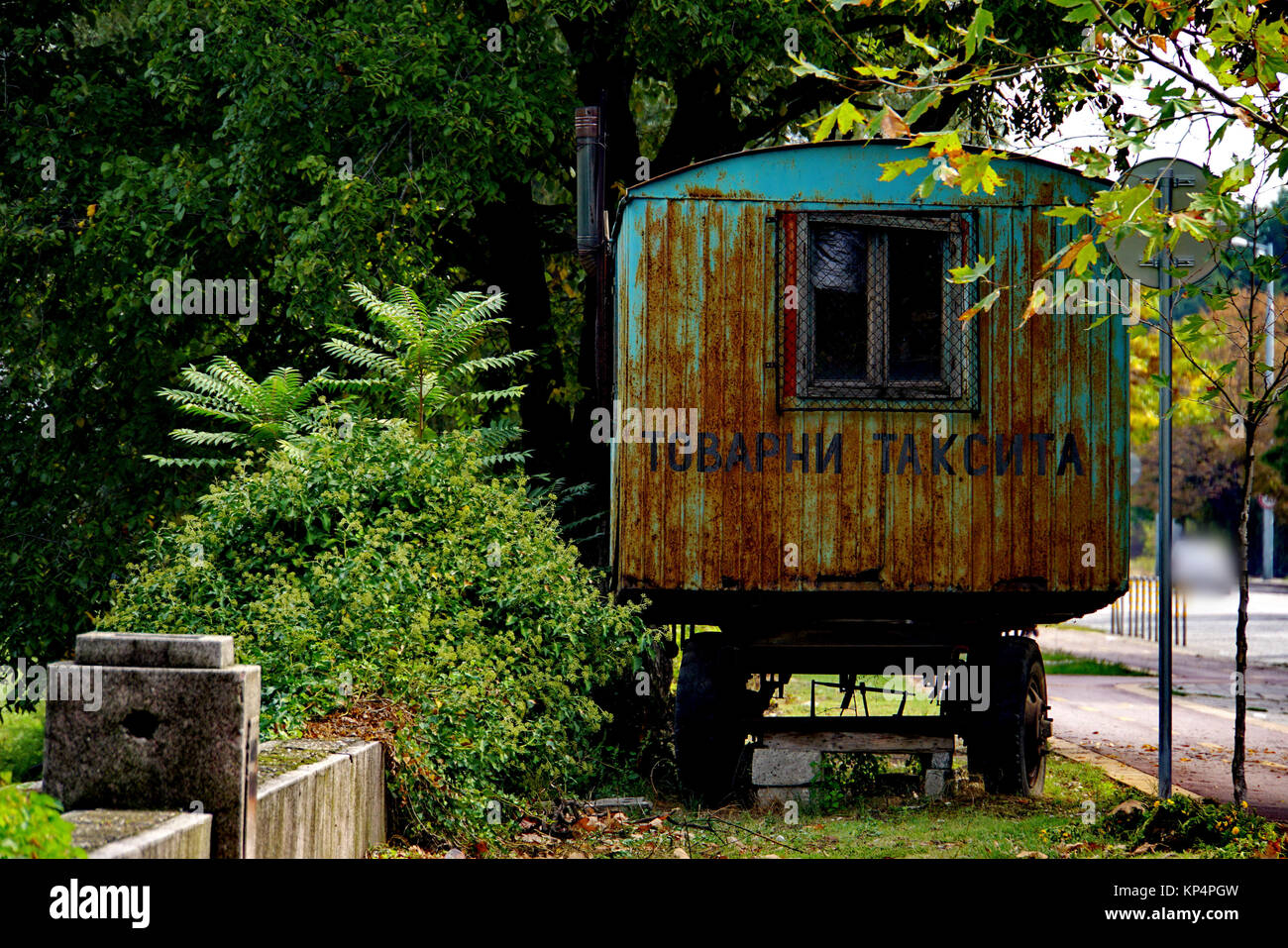 Alte Zigeuner Wagen mit Graffiti, Plovdiv, Bulgarien Stockfoto