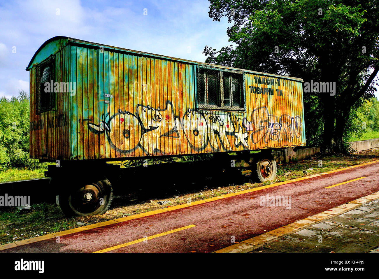 Alte Zigeuner Wagen mit Graffiti, Plovdiv, Bulgarien Stockfoto