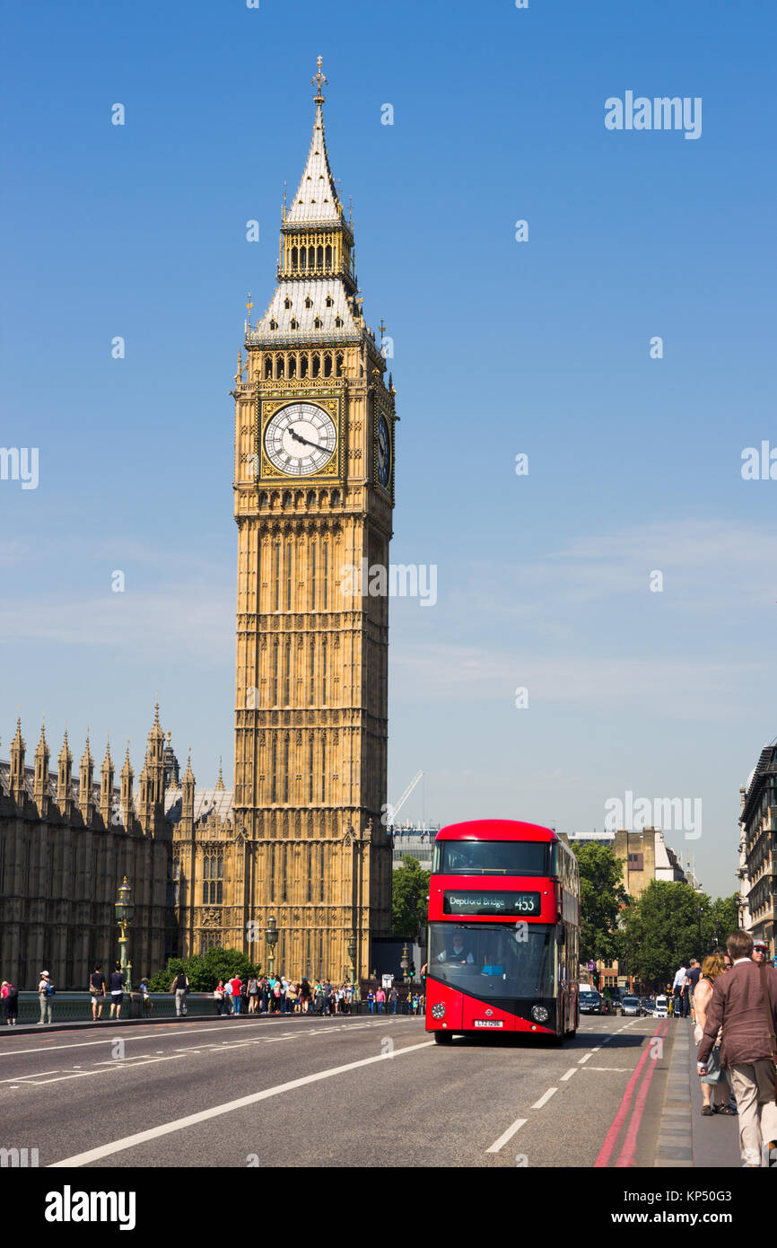 LONDON - Apr 1, 2015: Blick auf den Big Ben, die Westminster Bridge in London. Stockfoto