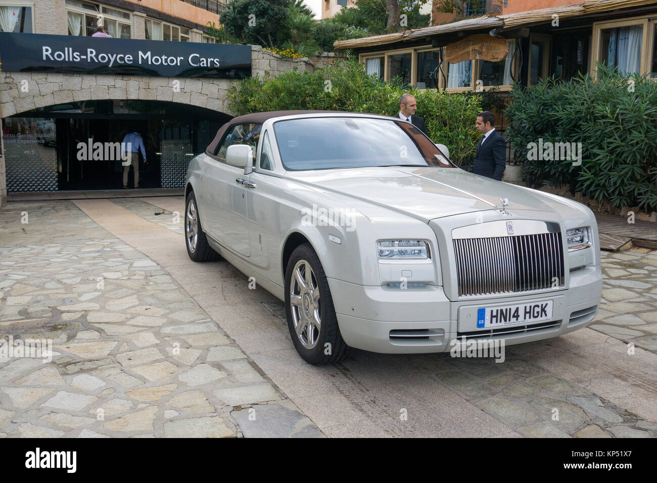 Rolls-Royce Phantom Drophead Coupé in Porto Cervo, Luxus Ziel an der Costa Smeralda, Sardinien, Italien, Mittelmeer, Europa Stockfoto