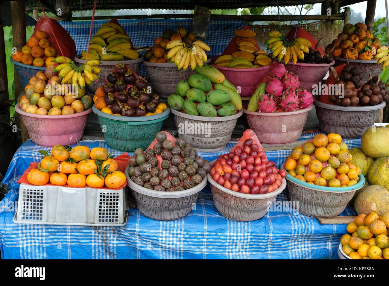 Exotische Früchte auf eine tropische Frucht Farm, Bali, Indonesien. Stockfoto
